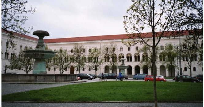 ミュンヘンの留学生向け大学 🎓 2025年