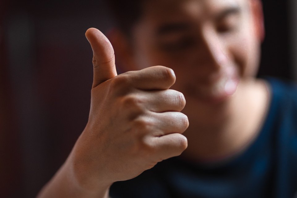 photo of a guy with his right thumb up